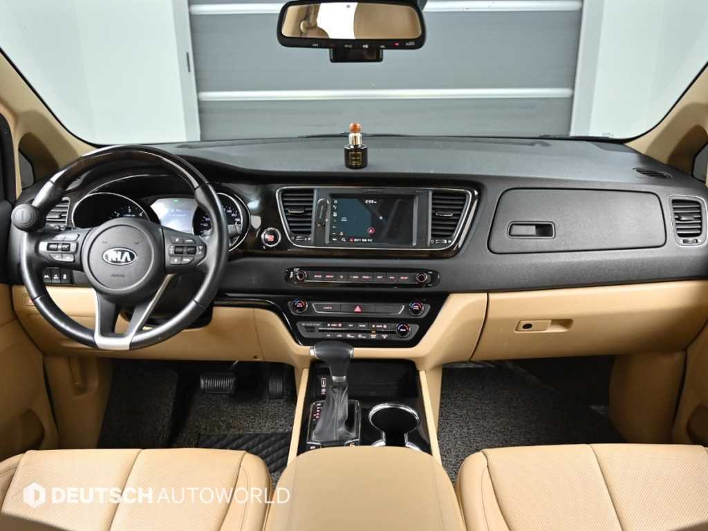 KIA Carnival - Vista 7