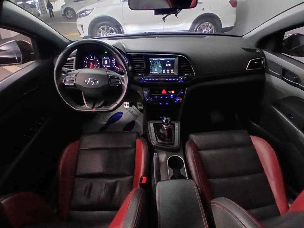 HYUNDAI Avante - Vista 6