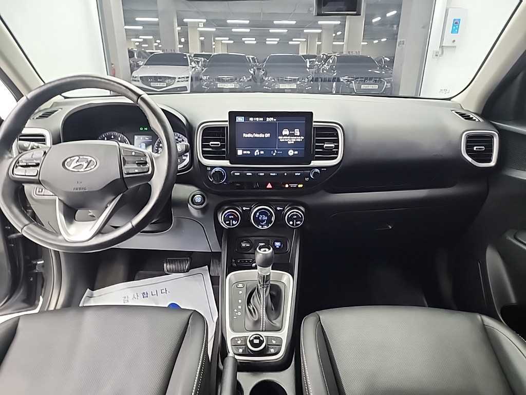 HYUNDAI Venue - Vista 7