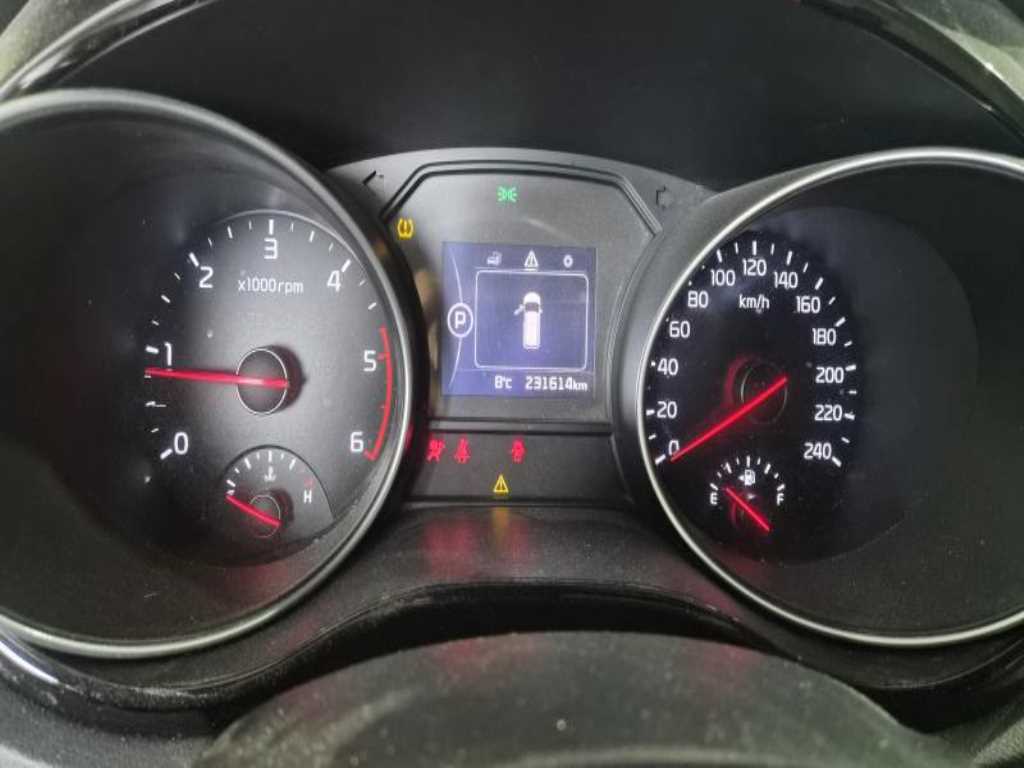 KIA Carnival - Vista 4