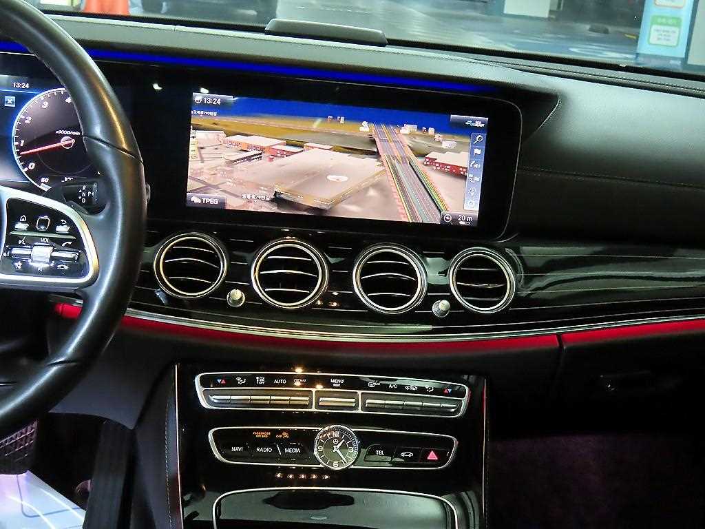 Mercedes Benz E class - Vista 11