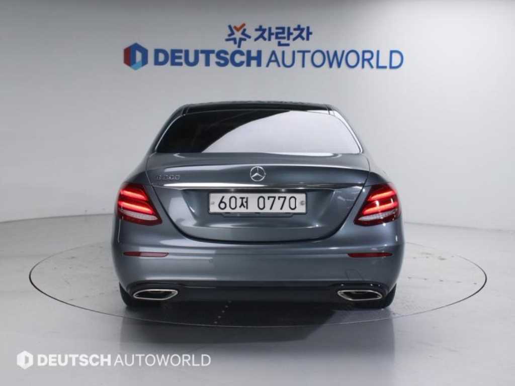 Mercedes Benz E class - Vista 5