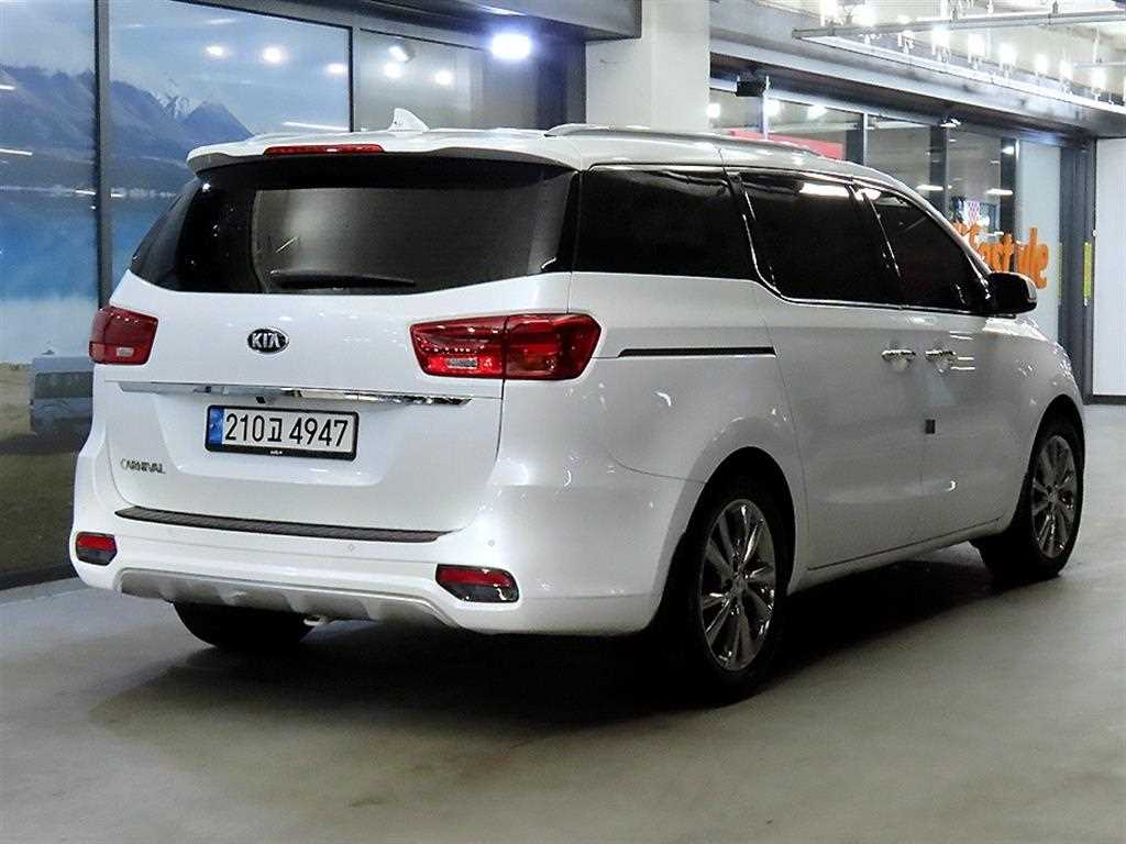 KIA Carnival - Vista 4