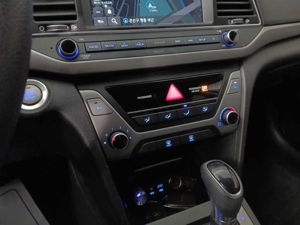 HYUNDAI Avante 2018 Blanco - Importación desde Corea - HF Imports Iquique - Foto 14