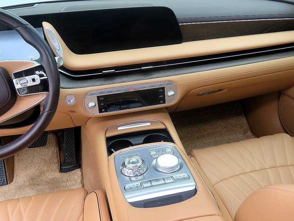 Genesis G90 - Vista 10