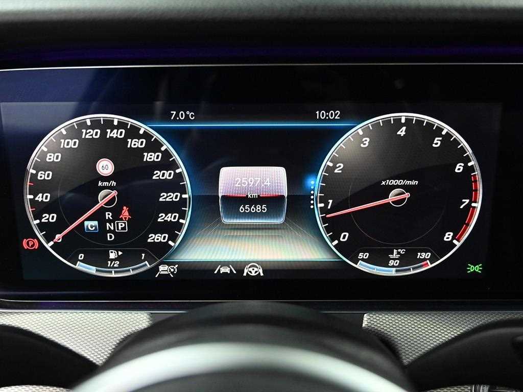 Mercedes Benz E class - Vista 8