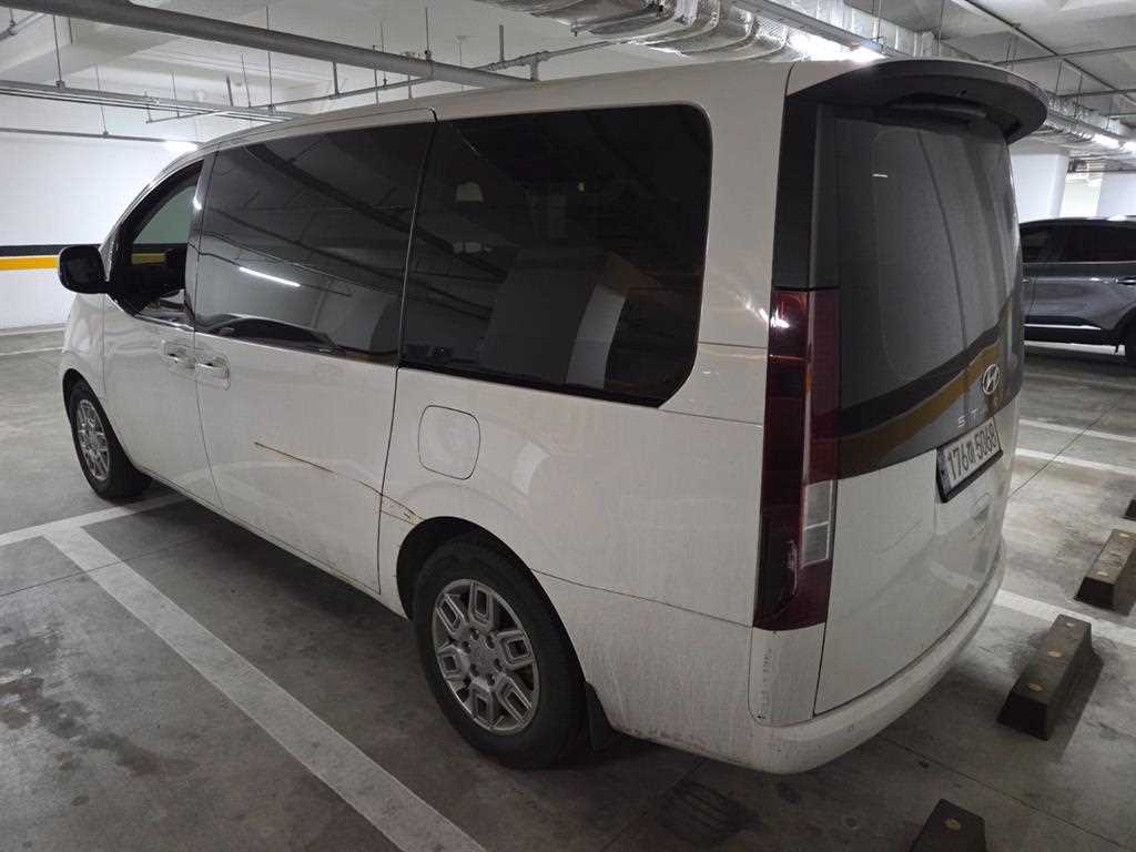 HYUNDAI Staria - Vista 5