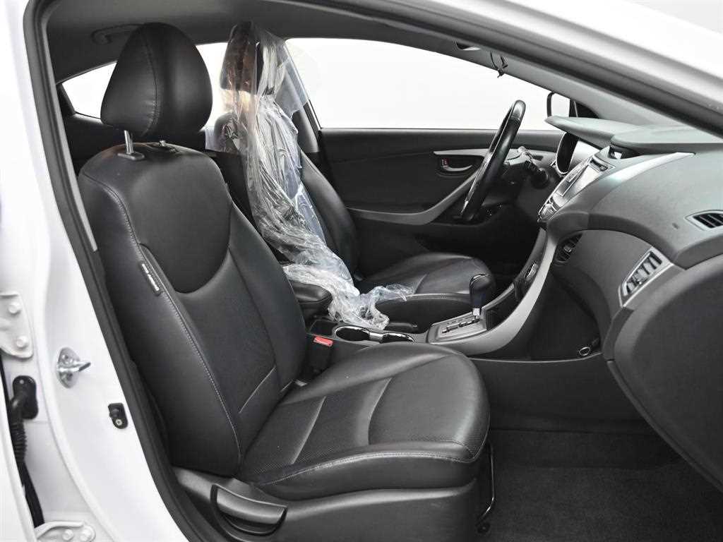 HYUNDAI Avante - Vista 10