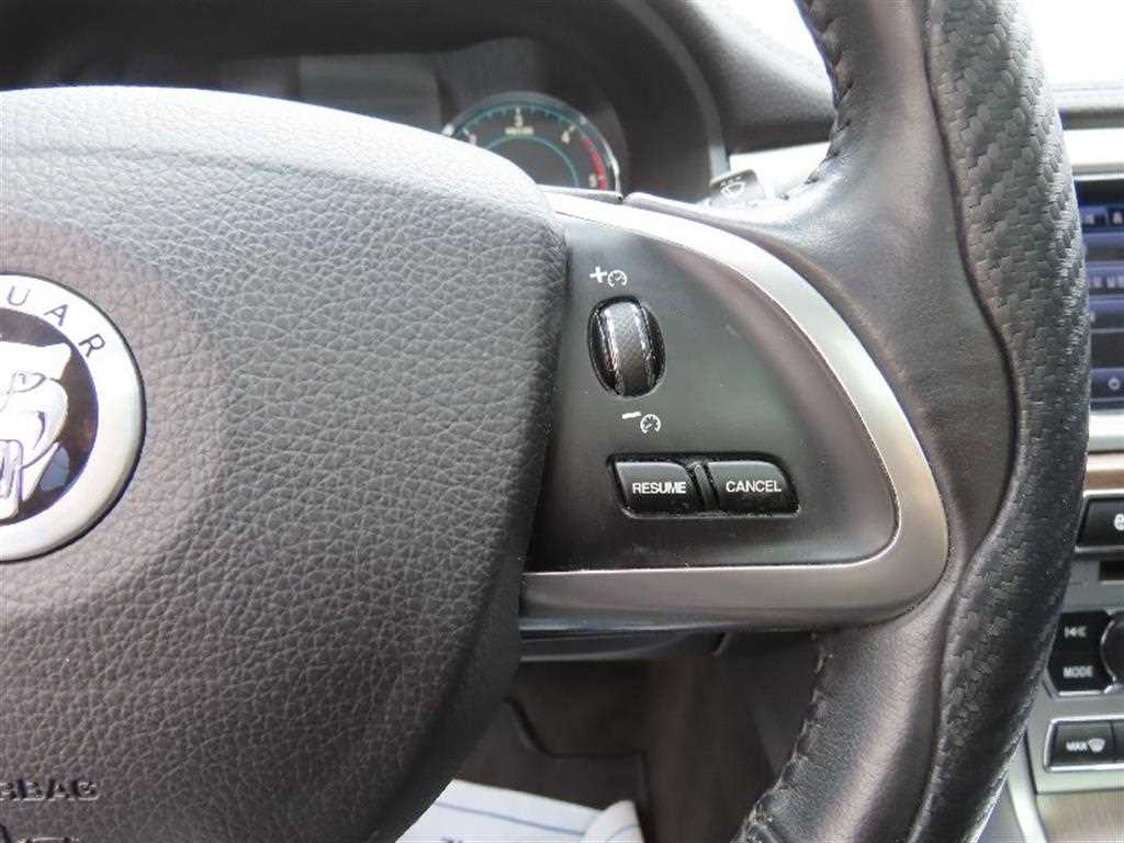 Jaguar XF - Vista 11