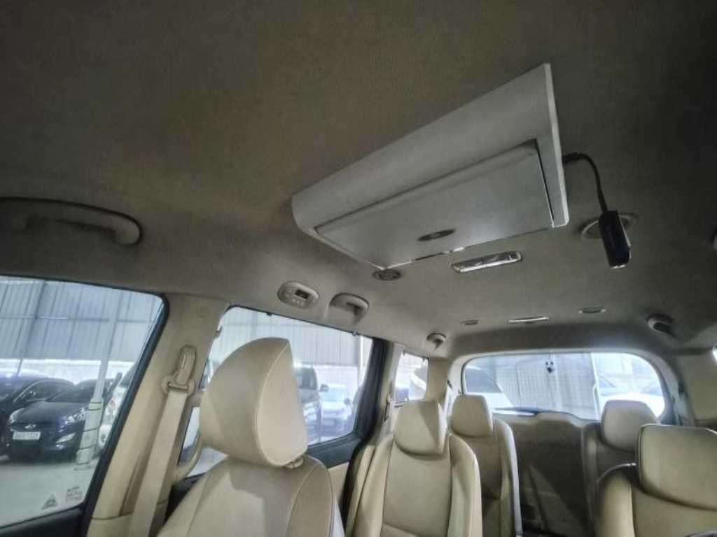 KIA Carnival - Vista 8