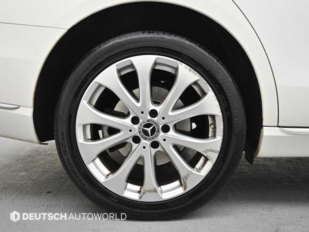 Mercedes Benz E class - Vista 5