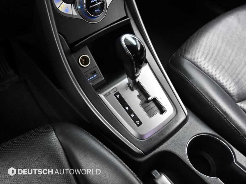 HYUNDAI Avante - Vista 8