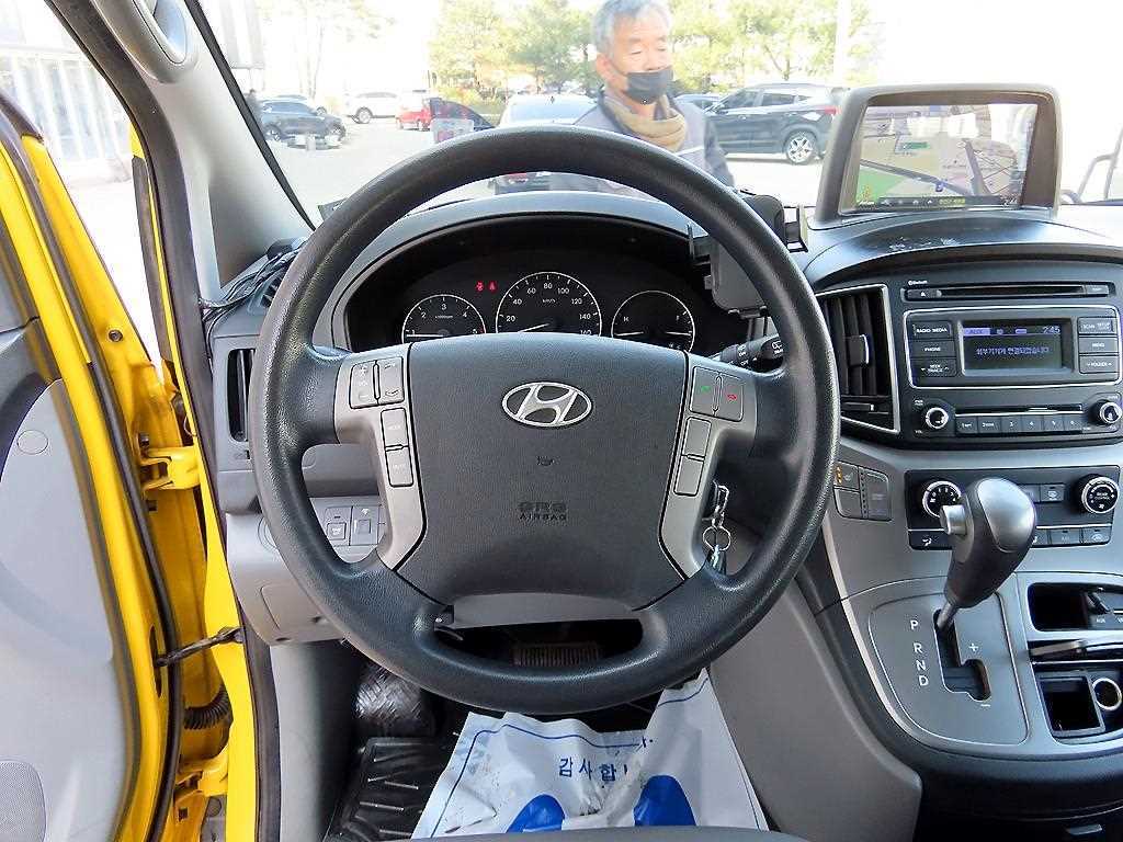 HYUNDAI Starex - Vista 9