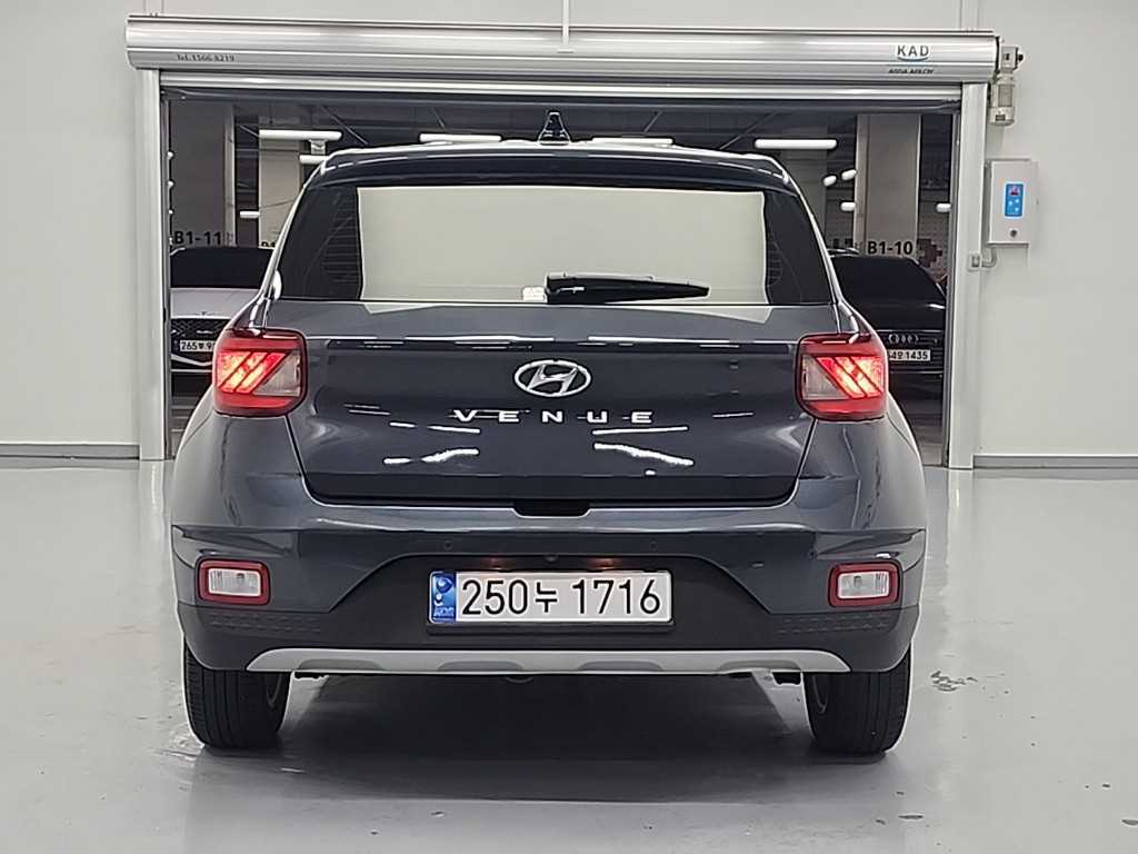 HYUNDAI Venue - Vista 3