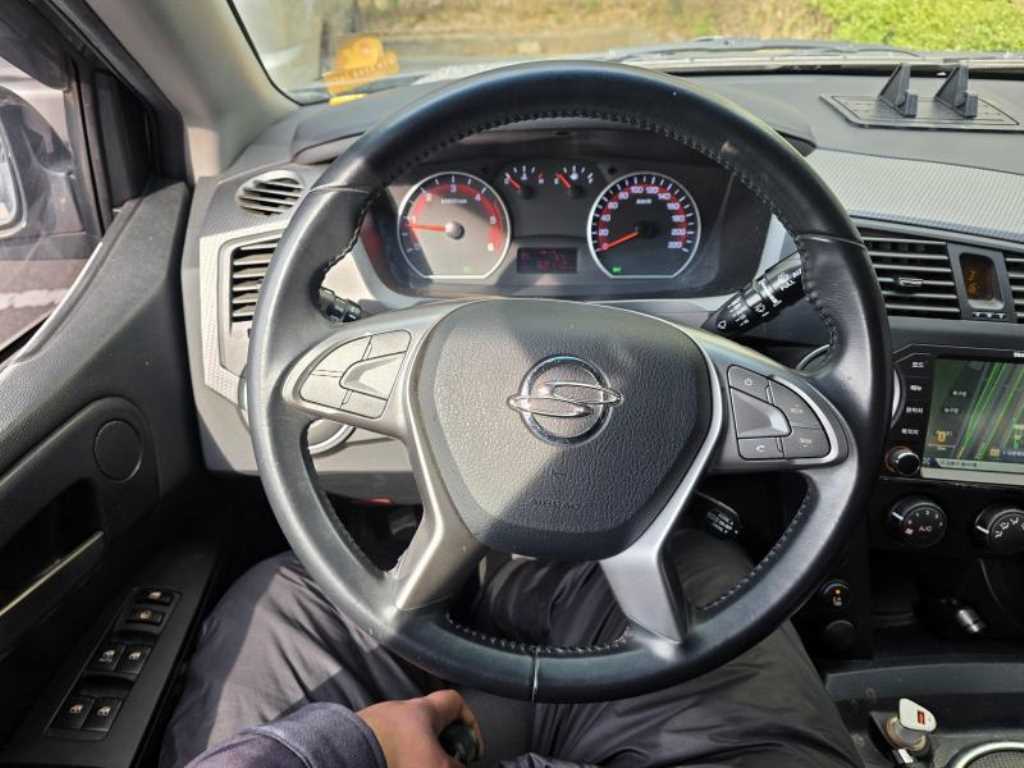 Ssangyong Korando - Vista 5