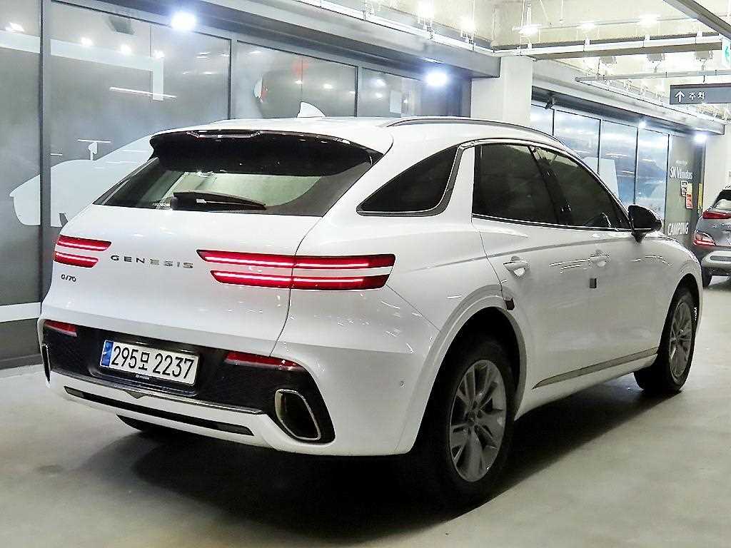 Genesis GV70 - Vista 5