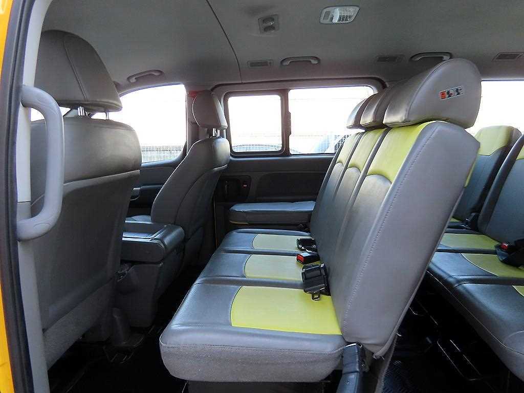 HYUNDAI Starex - Vista 6