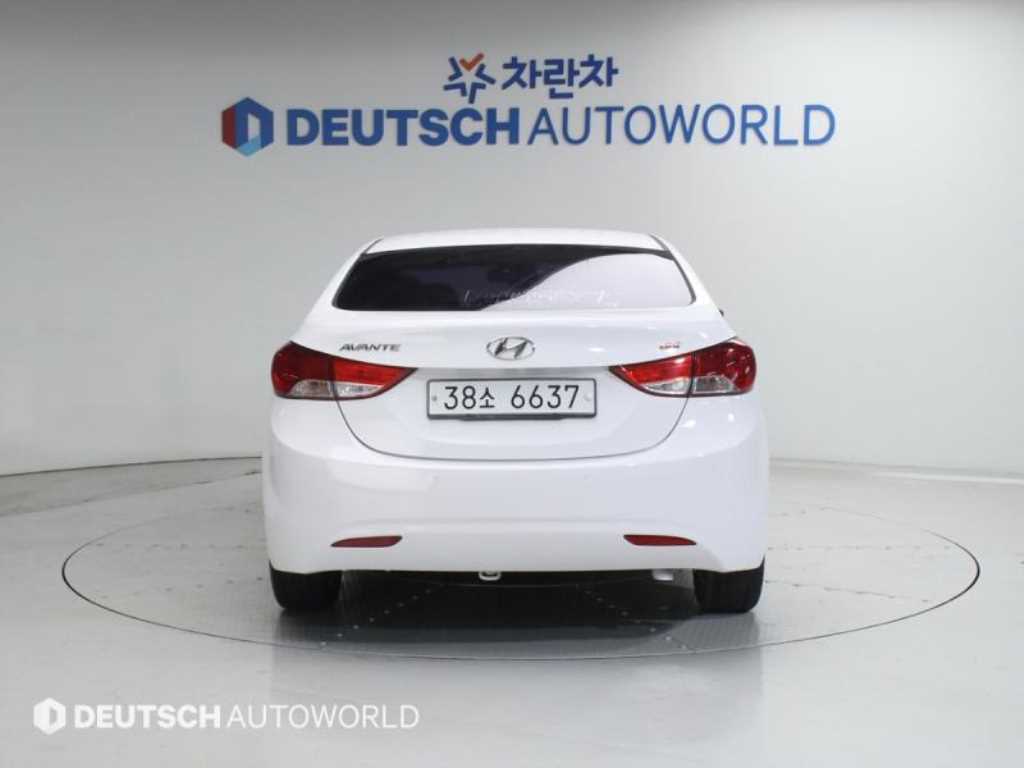 HYUNDAI Avante - Vista 4