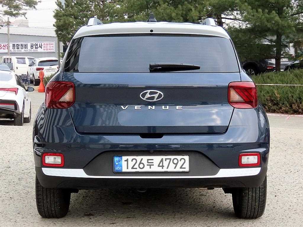 HYUNDAI Venue - Vista 4