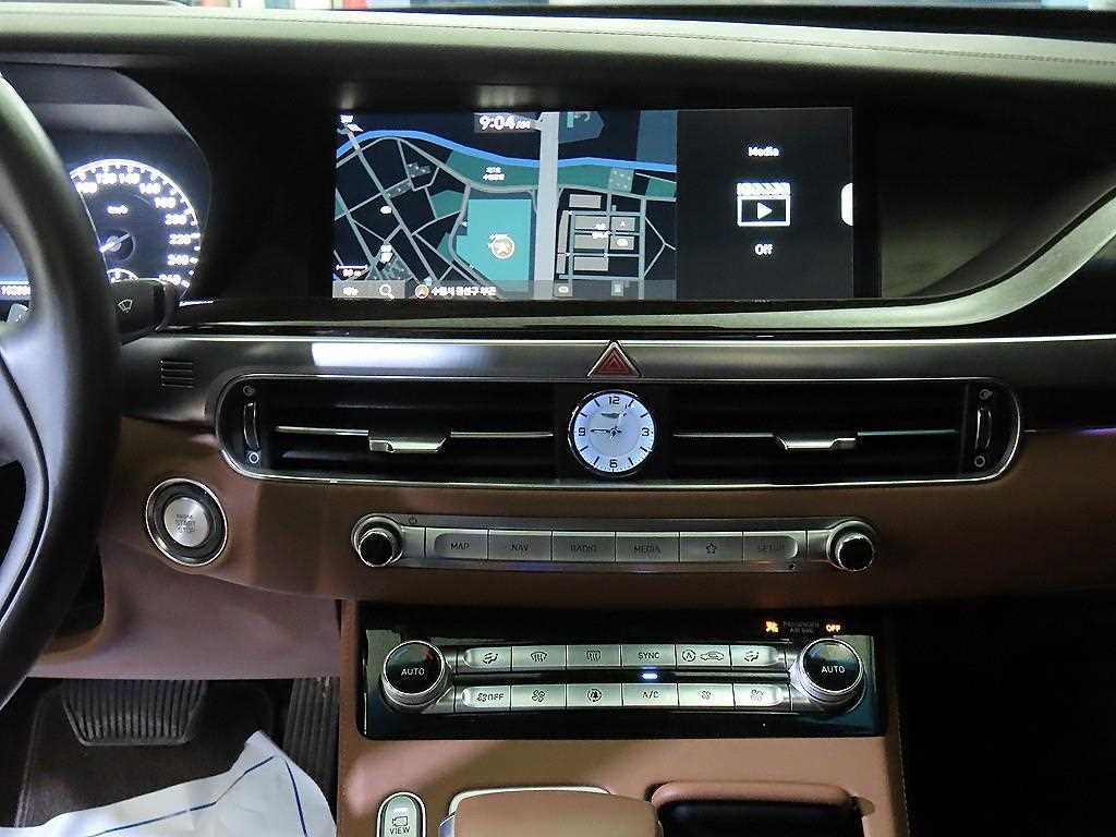 Genesis G90 - Vista 11