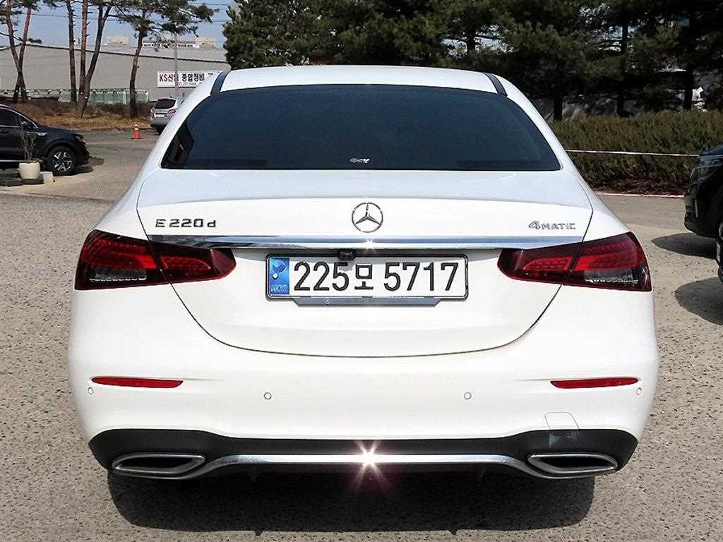 Mercedes Benz E class - Vista 4