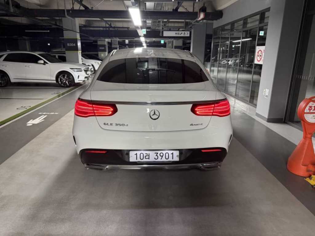 Mercedes Benz GLE Class - Vista 4