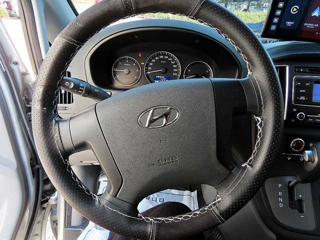 HYUNDAI Starex - Vista 8