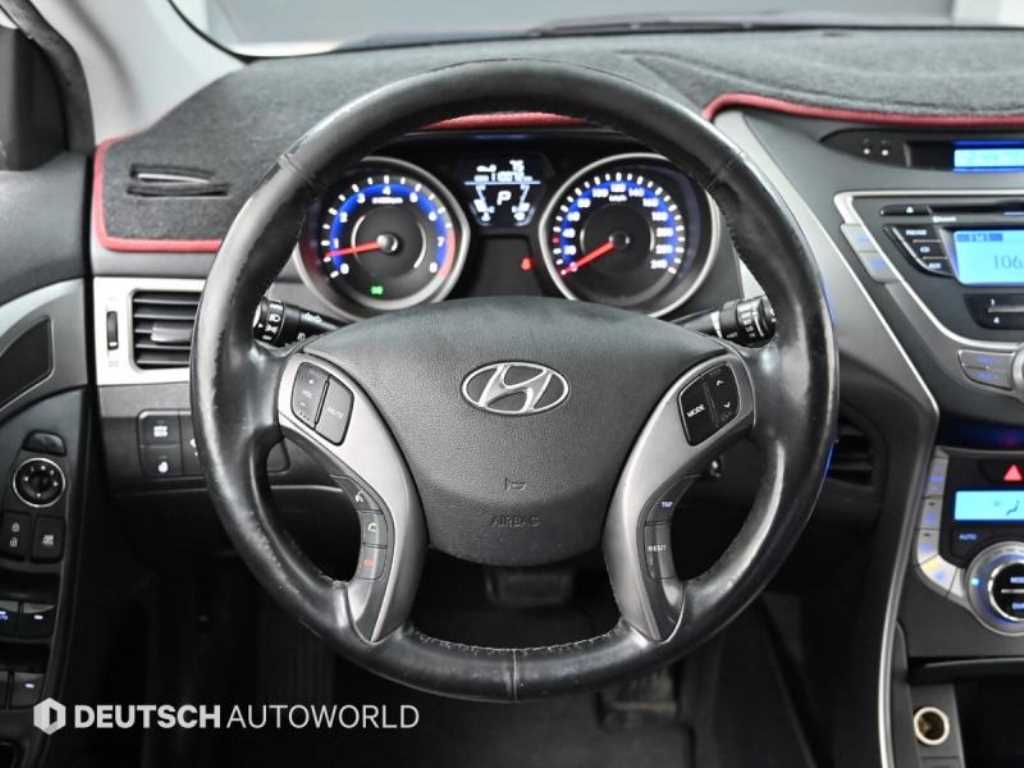 HYUNDAI Avante - Vista 12