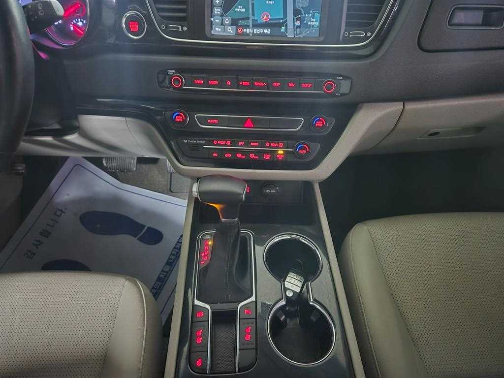 KIA Carnival - Vista 9