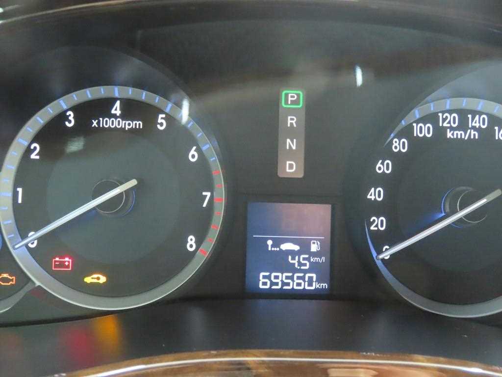 HYUNDAI Genesis - Vista 8