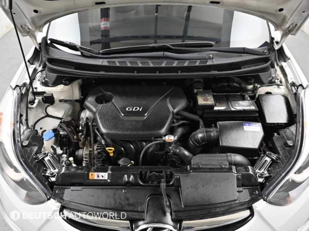 HYUNDAI Avante - Vista 5