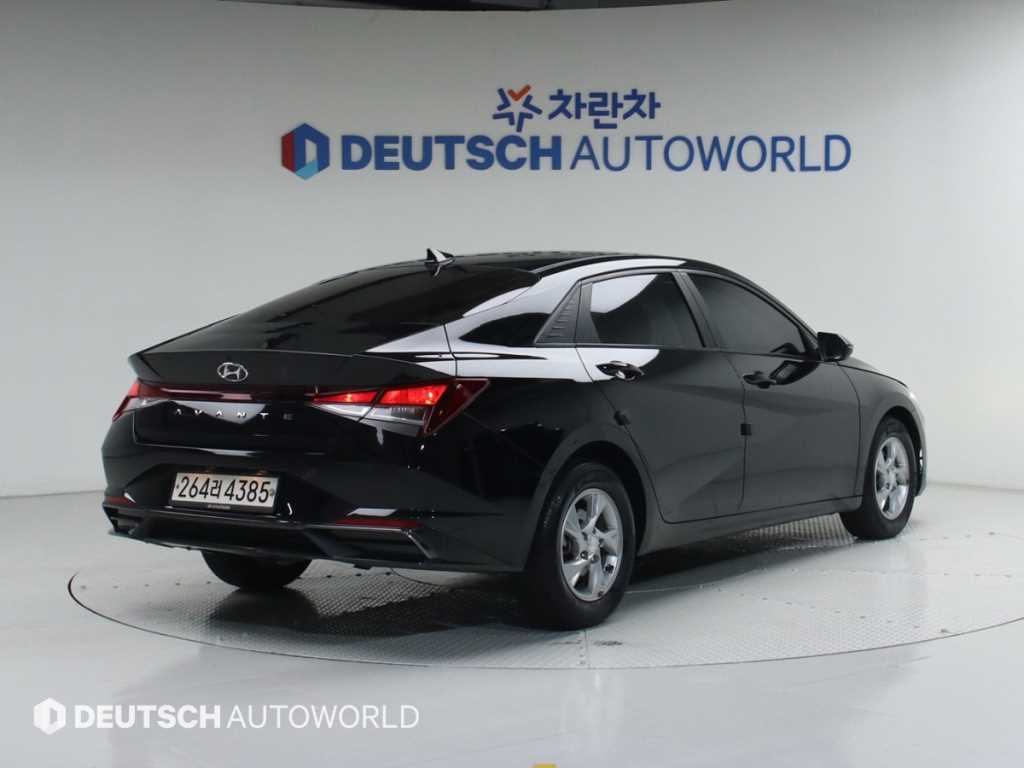 HYUNDAI Avante - Vista 2