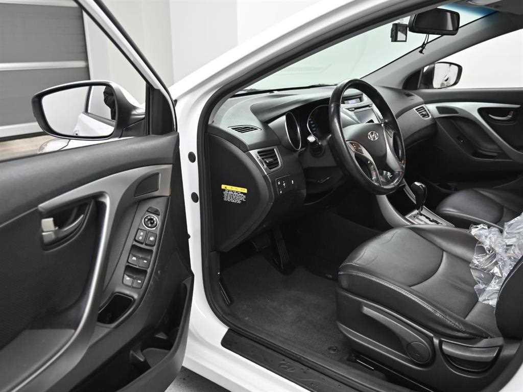 HYUNDAI Avante - Vista 11