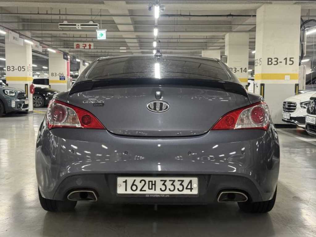 HYUNDAI Genesis - Vista 3