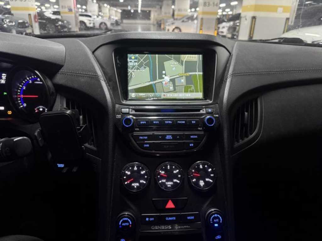 HYUNDAI Genesis - Vista 7