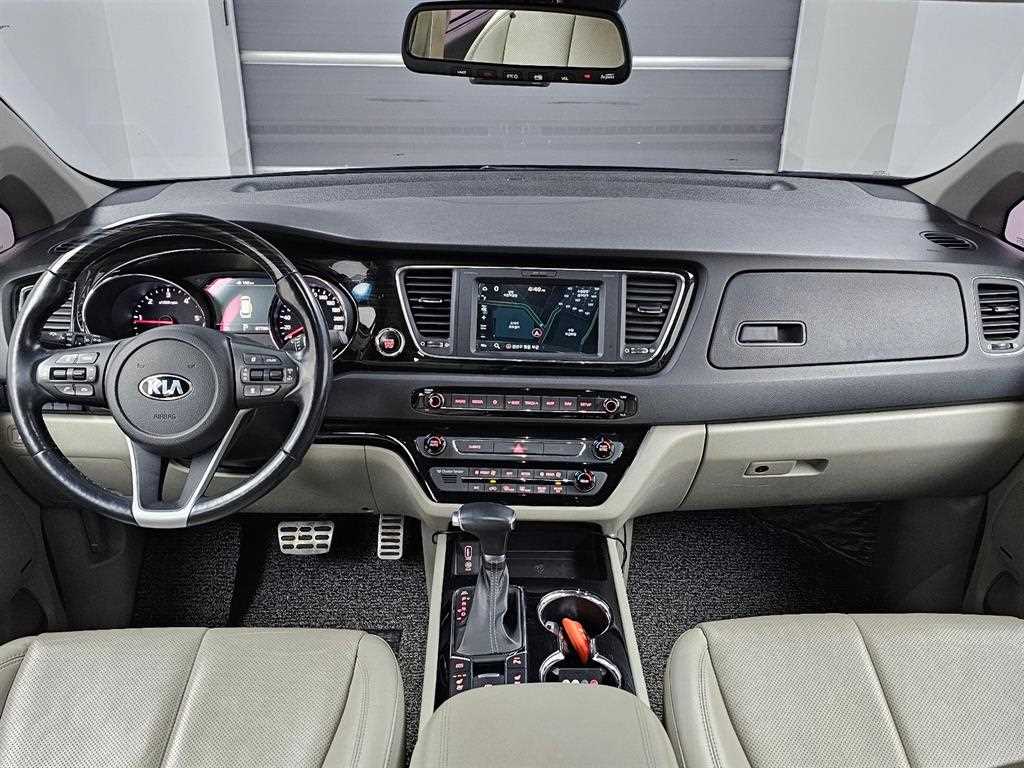 KIA Carnival - Vista 7
