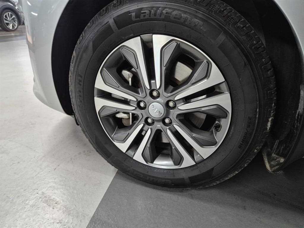 KIA Carnival - Vista 5