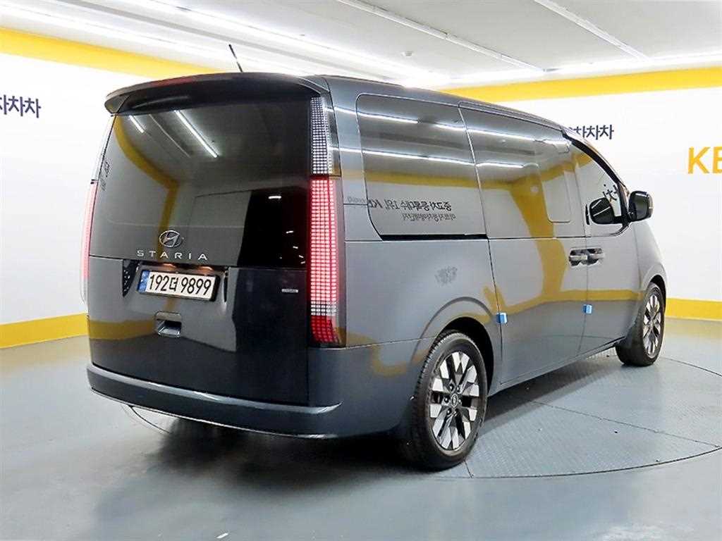 HYUNDAI Staria - Vista 4