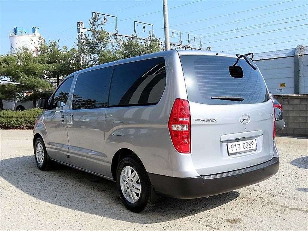 HYUNDAI Starex - Vista 3