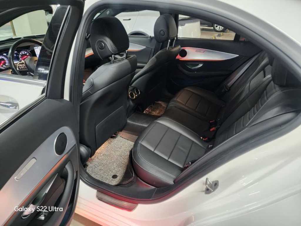 Mercedes Benz E class - Vista 6