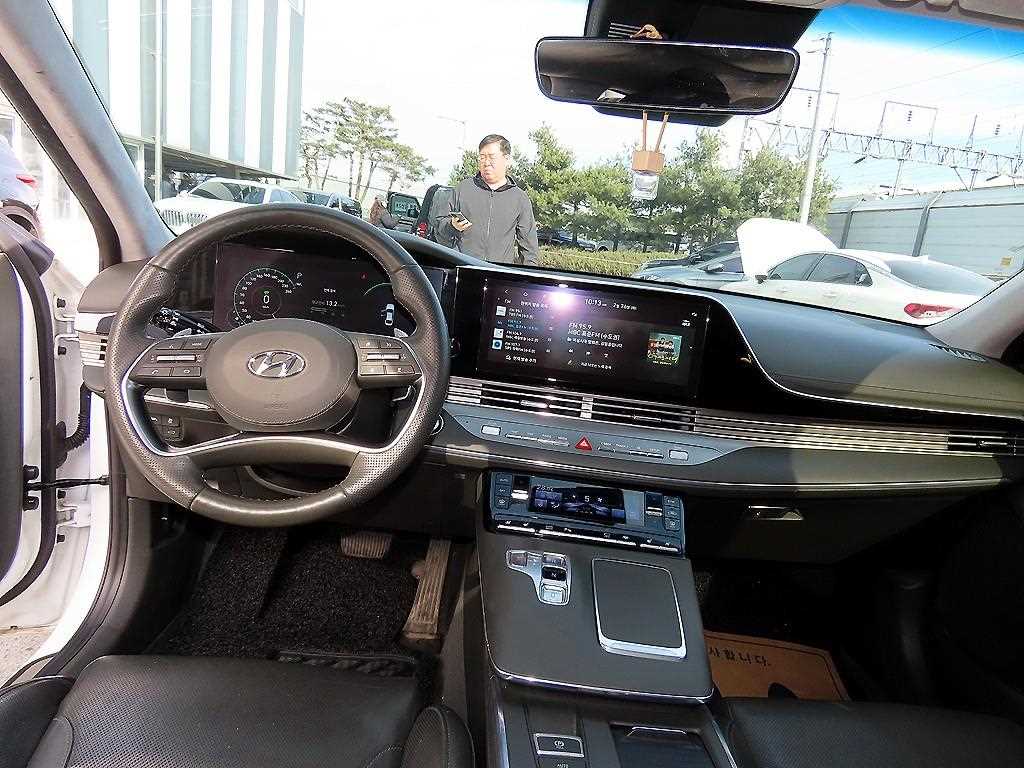 HYUNDAI Grandeur - Vista 7