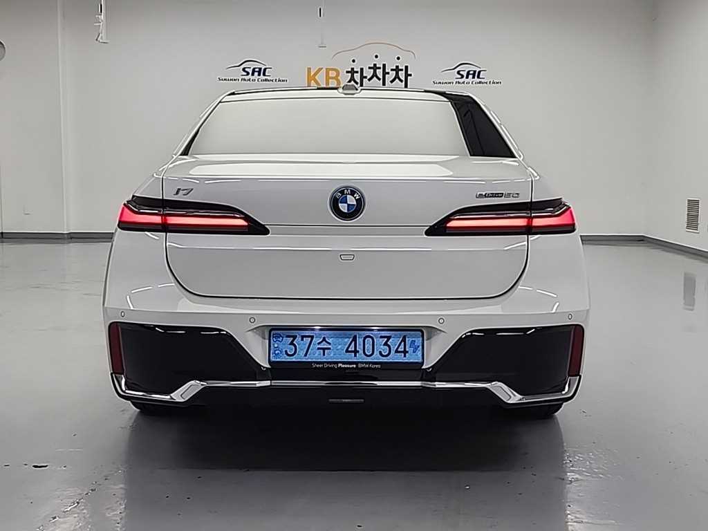 BMW i7 - Vista 4