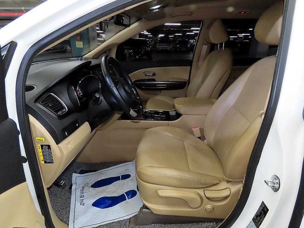 KIA Carnival - Vista 6