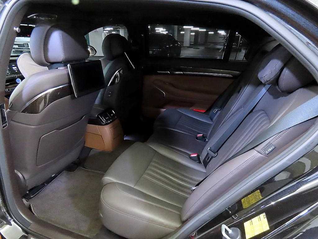 Genesis G90 - Vista 7