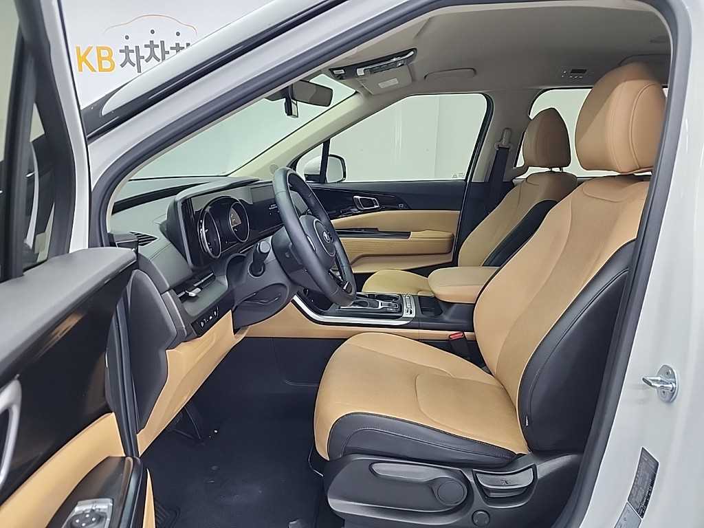KIA Carnival - Vista 11