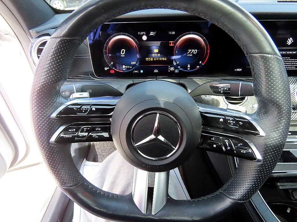 Mercedes Benz E class - Vista 8