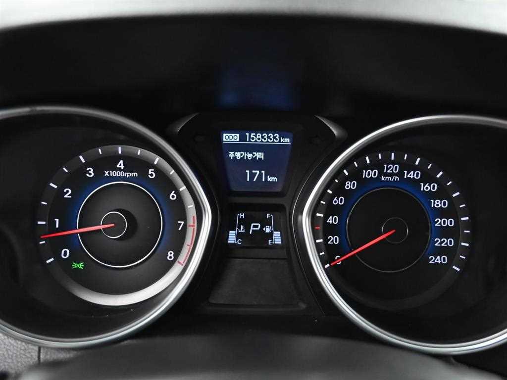 HYUNDAI Avante - Vista 8