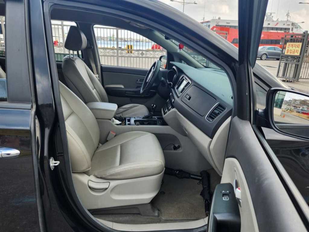 KIA Carnival - Vista 7