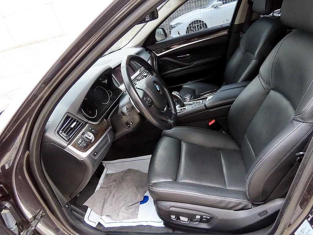 BMW 5 Series - Vista 5