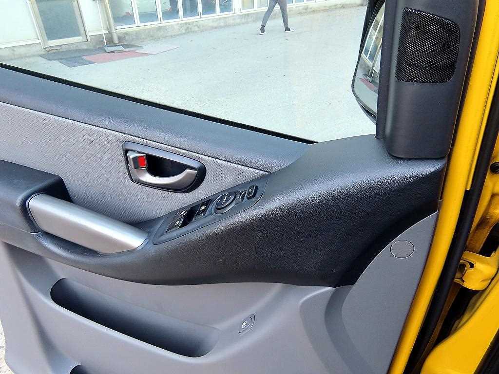 HYUNDAI Starex - Vista 12